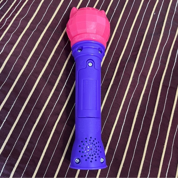 DreamWorks Gabby's Dollhouse Toy Microphone for Kids Musical Toy for Girls - Picture 6 of 9